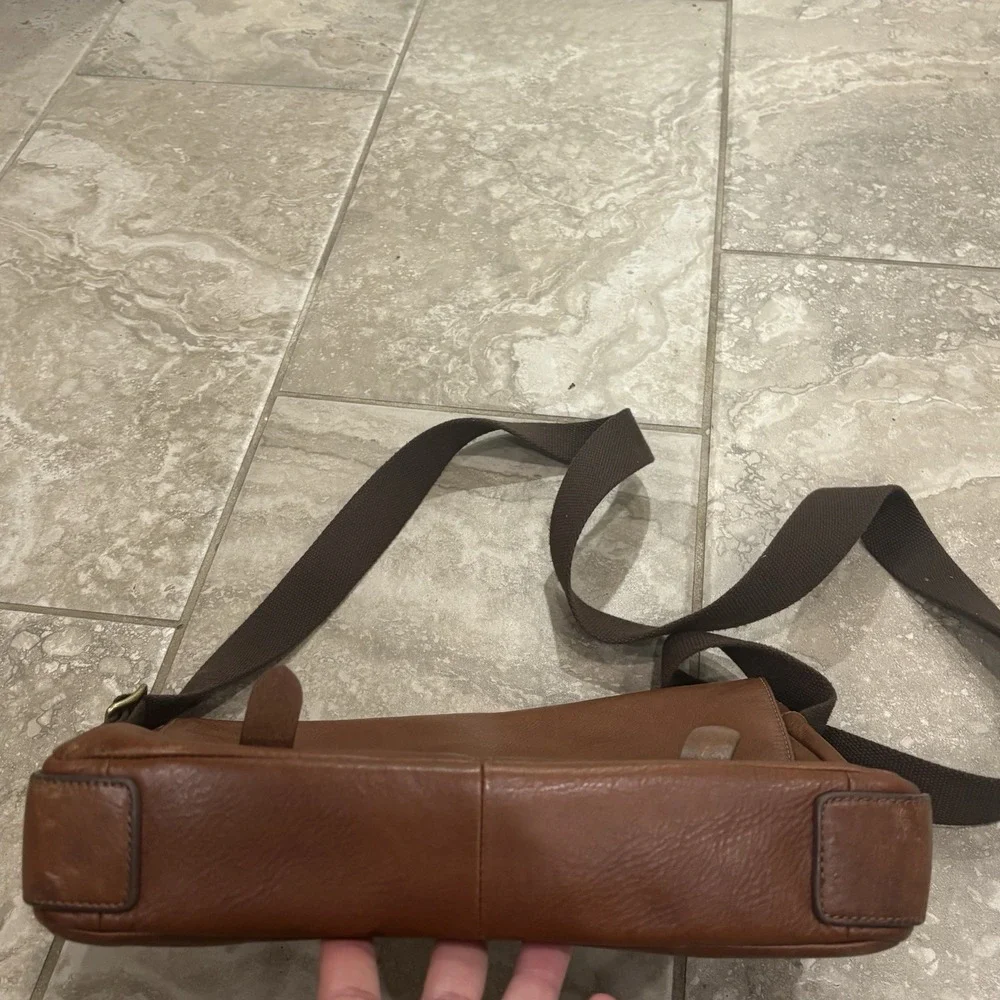 Fossil Men's Buckner Leather Messenger Bag‎